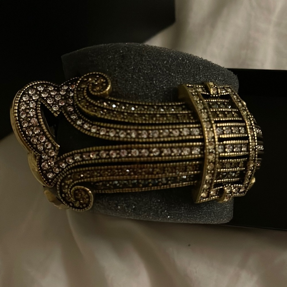 Heidi Daus embellished hinged bracelet @2x2” inside Will NOT fit larger wrist
